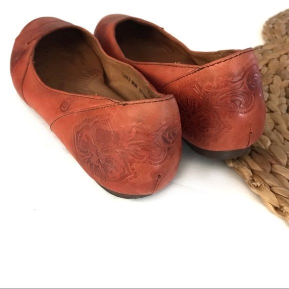 Born Red Leather Patterned Slip-on Flats Shoes - Picture 3 of 6
